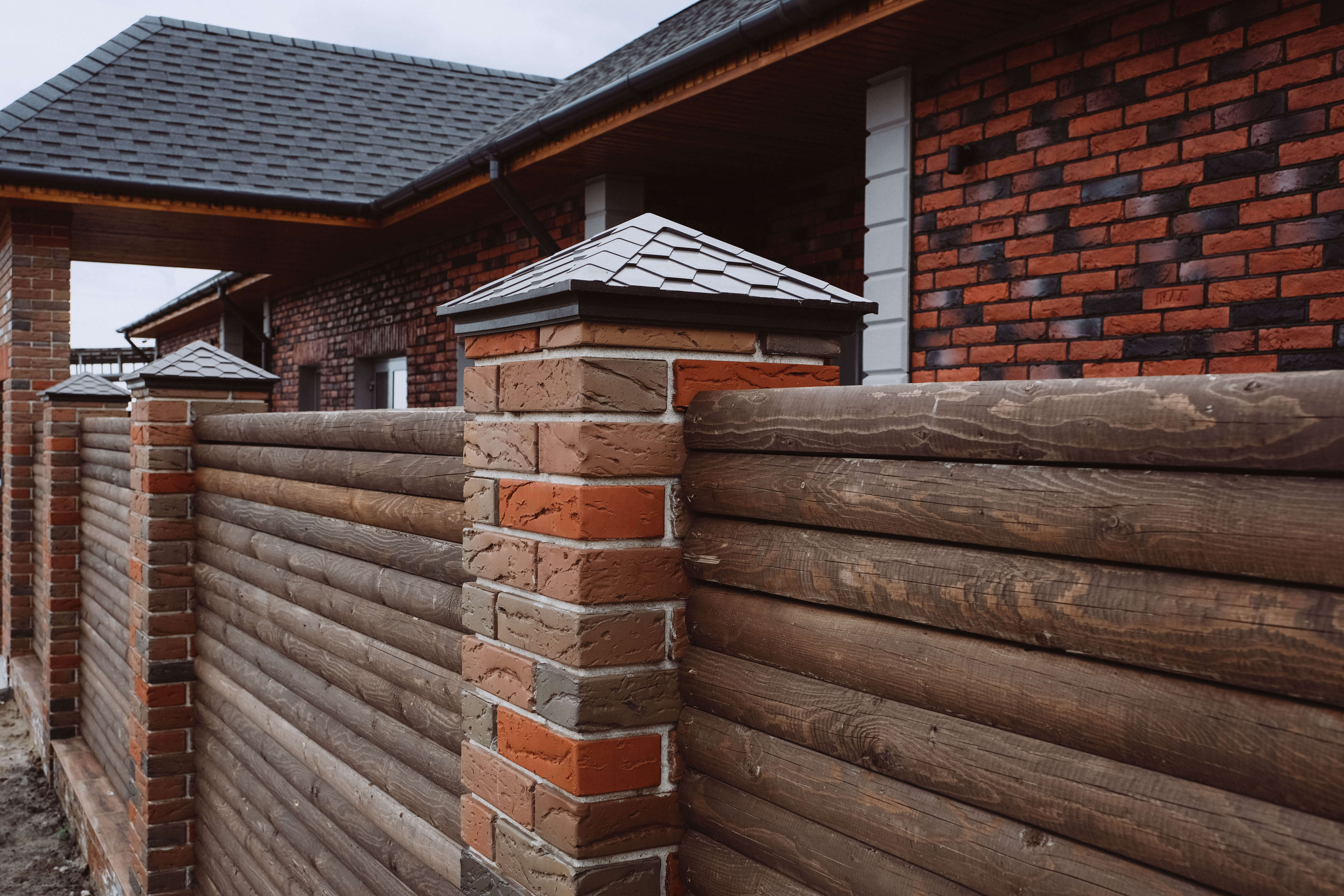 Колпак Zking Эверест Коричневый на столб 1.5х1.5 кирпича (390х390мм) в Пензе фото