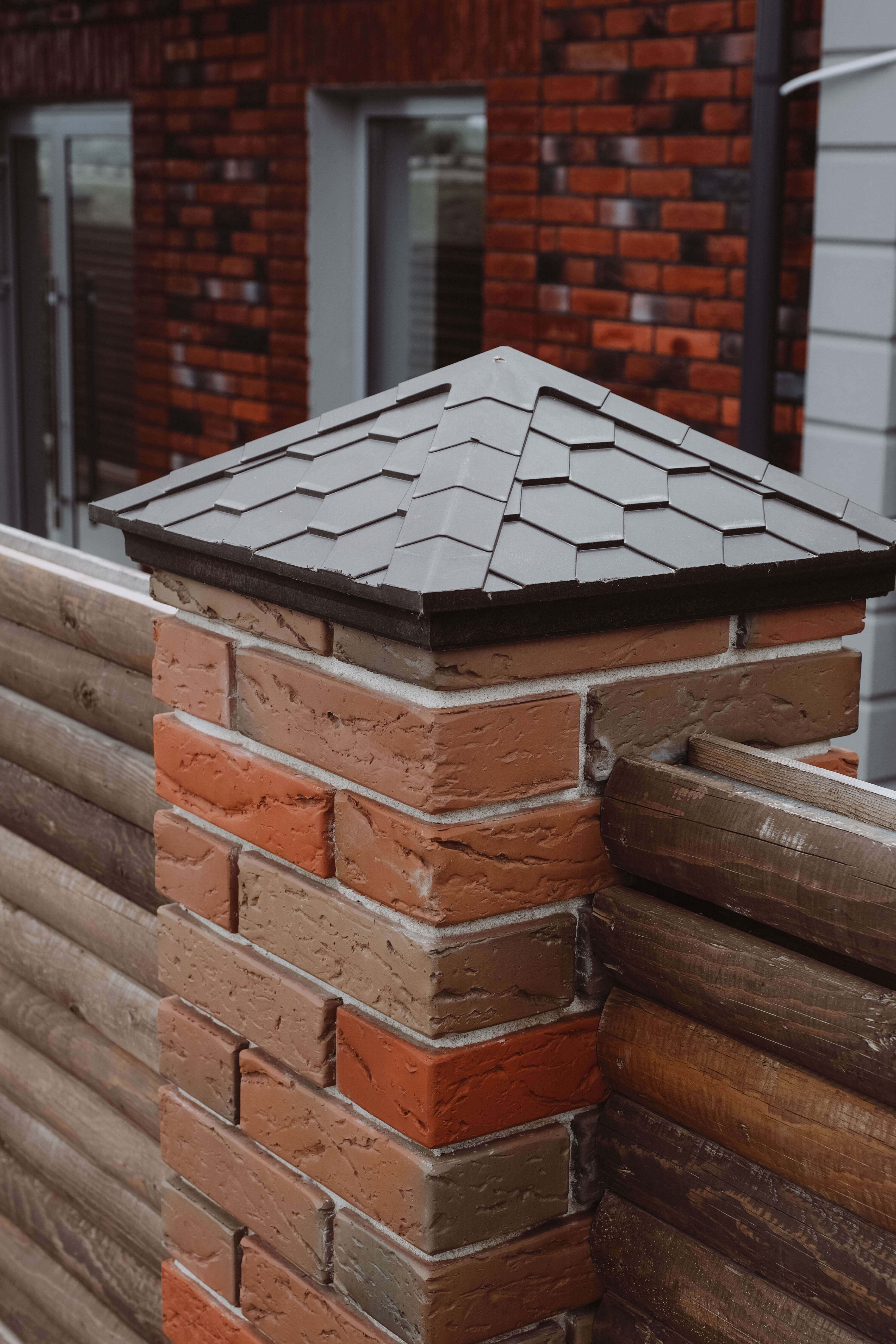 Колпак Zking Эверест Коричневый на столб 1.5х1.5 кирпича (390х390мм) в Пензе фото